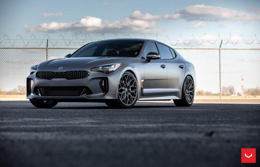  Kia Stinger GT on Vossen Wheels (HF-2) 2019 года  (фото 10 из 26)